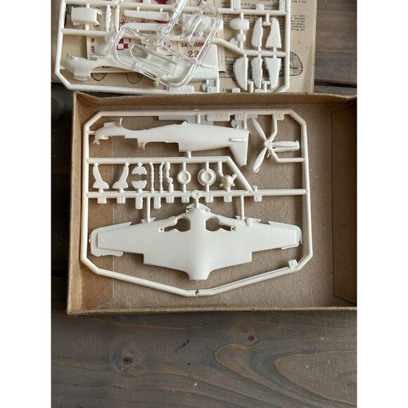 VTG MIKRO RUSSIAN YAKOVLEV YAK-1M FIGHTER AIRPLANE PLASTIC MODEL KIT  1/72 Scale - Picture 11 of 12